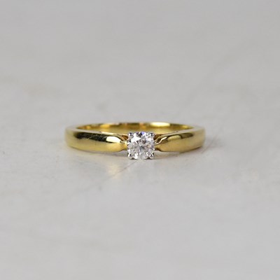 Lot 873 - A 9ct yellow gold diamond solitaire ring, the...