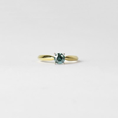 Lot 887 - A 9ct yellow gold diamond solitaire ring, the...