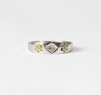 Lot 877 - An 18ct white gold diamond set ring (one stone...