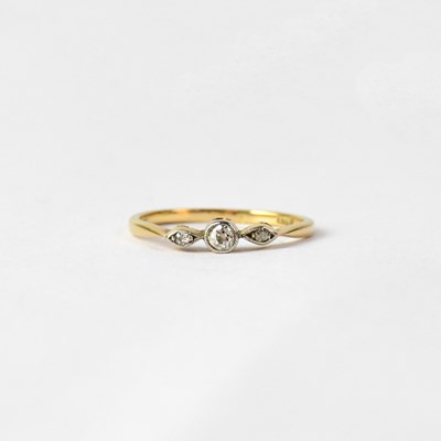 Lot 981 - An 18ct yellow gold and tiny diamond...