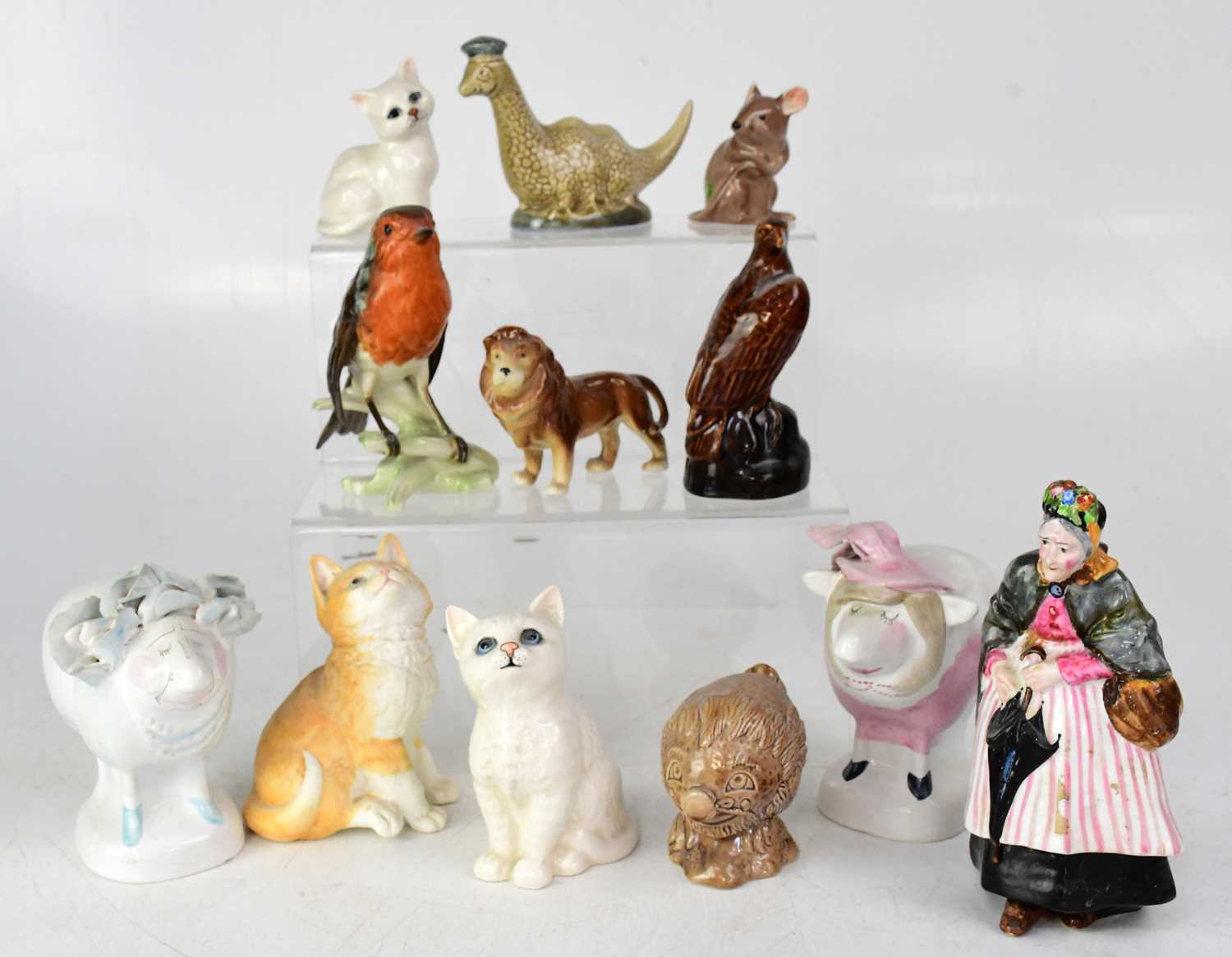 Lot 281 - A collection of ceramic animals and figures...
