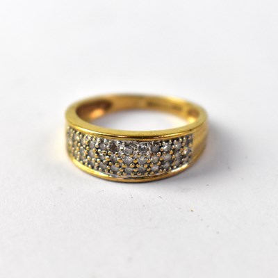 Lot 1031 - A 9ct gold diamond cluster ring