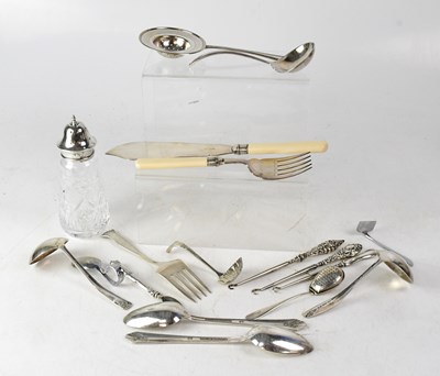 Lot 782 - A mixed lot of silver, silver plate and white...