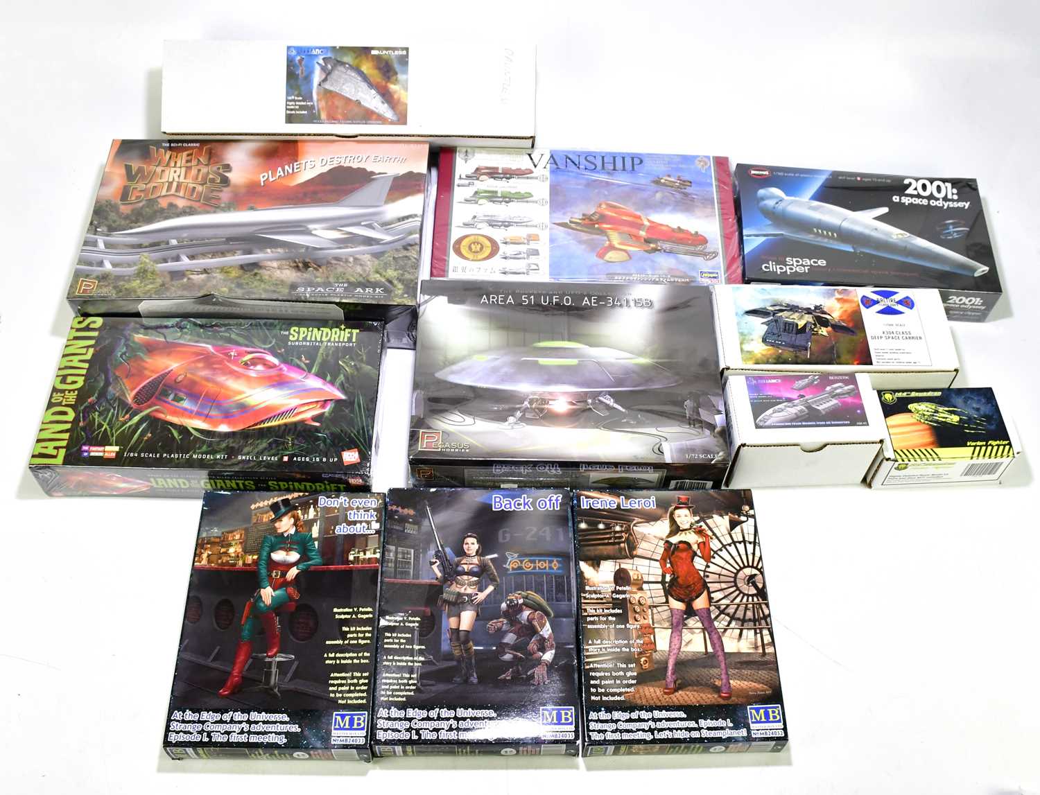 Lot 137 - A collection of assorted model kits to