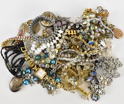 Lot 1268 - A quantity of costume jewellery to include a...
