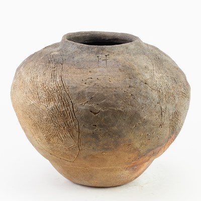 Lot 159 - CHARLES BOUND (born 1939); a globular wood...