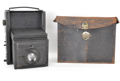 Lot 577 - A vintage folding Mentor half plate camera and...