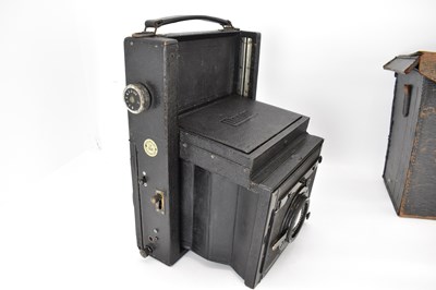 Lot 577 - A vintage folding Mentor half plate camera and...