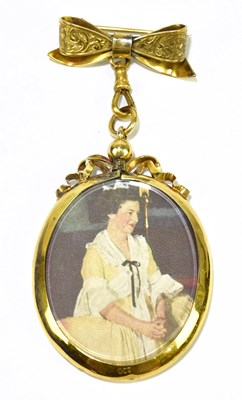 Lot 281 - A yellow metal oval pendant locket with...