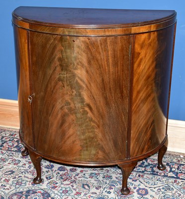 Lot 2470 - An early 20th century mahogany bowfronted...