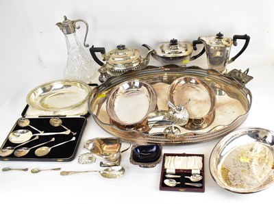 Lot 716 - A mixed quantity of vintage and antique silver...