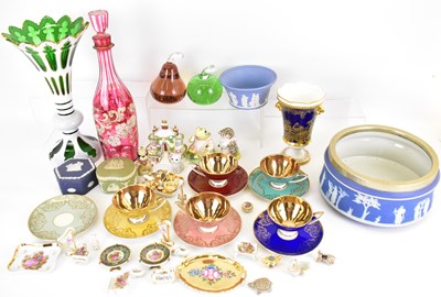Lot 163 - Various mixed collectibles to include...