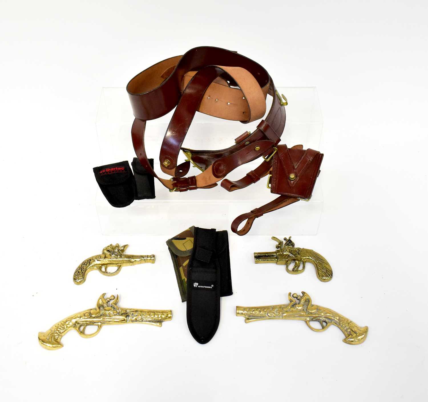 Lot 453 - A Royal Artillery sword holster and belt