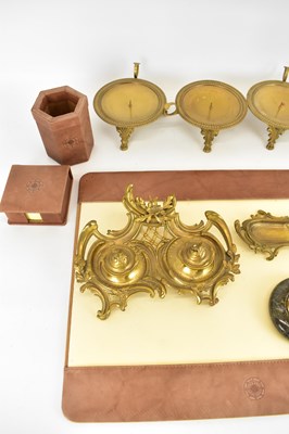 Lot 132 - Various modern desk items to include leather...