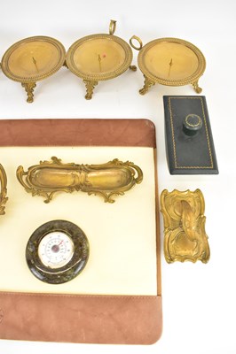 Lot 132 - Various modern desk items to include leather...