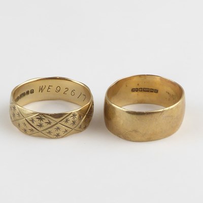 Lot 907 - Two 9ct gold wedding bands, one with textured...