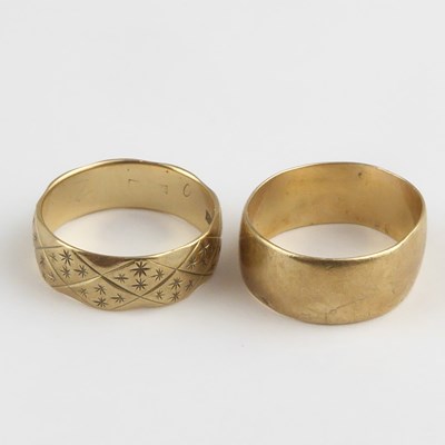 Lot 907 - Two 9ct gold wedding bands, one with textured...