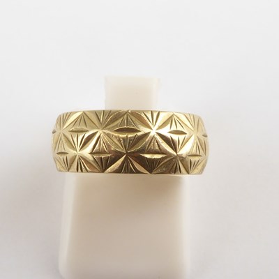 Lot 994 - A 9ct gold textured wedding band, size J,...