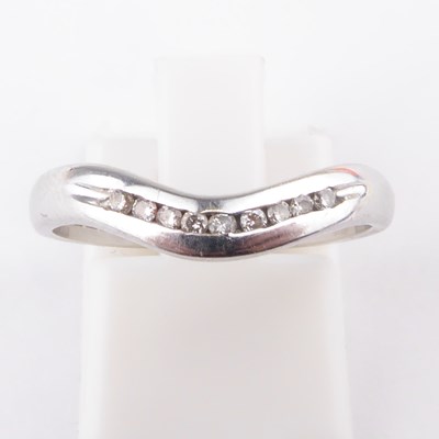 Lot 866 - An 18ct white gold wishbone ring with nine...