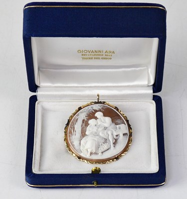 Lot 1039 - A pink shell cameo brooch/pendant in a 14ct...