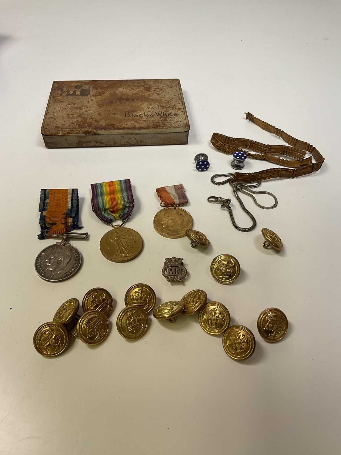 Lot 73 - A pair of WWI medals, comprising the War Medal...