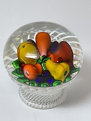 Lot 215 - SAINT LOUIS; a paperweight 'Piedouche Basket...