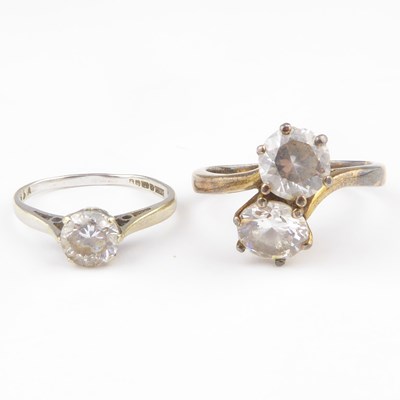 Lot 1000 - A 9ct white gold dress ring with single claw...
