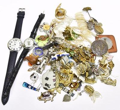 Lot 402 - A small group of costume jewellery including...