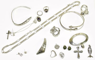 Lot 359 - A small of quantity of sterling silver and...