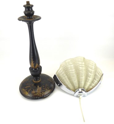 Lot 92 - An Art Deco wall lamp with frosted glass clam shade