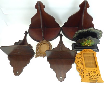 Lot 132 - Two pairs of late 19th/early 20th century mahogany wall shelves/brackets