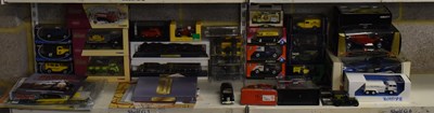 Lot 292 - A quantity of boxed scale models, many being...