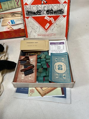 Lot 51 - A group of assorted collectors' items to...