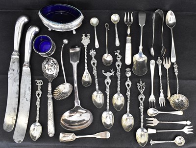 Lot 567 - Various small items of hallmarked silver...