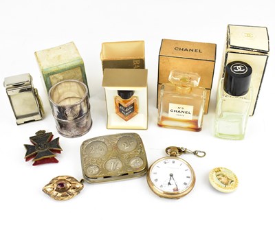 Lot 174 - Various mixed collectibles to include a silver...