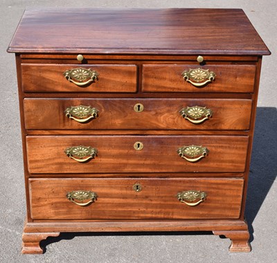 Lot 2405 - A Georgian mahogany chest of drawers of small...