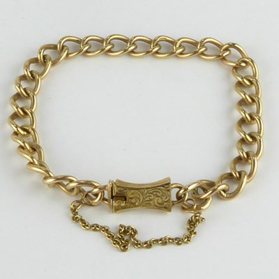 Lot 845 - A 9ct gold belcher link bracelet with floral...