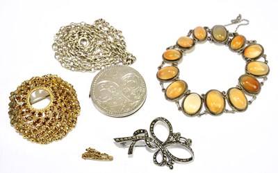 Lot 417 - A small group of costume jewellery, including...