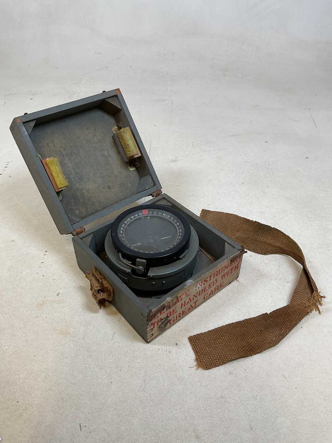 Lot 77 - A WWll RAF aircraft compass GA/1672.