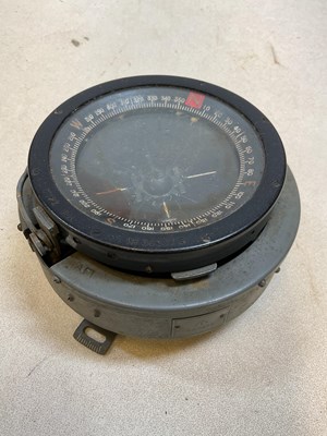 Lot 77 - A WWll RAF aircraft compass GA/1672.