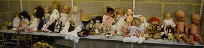 Lot 301 - Approximately thirty assorted dolls of various...