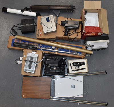 Lot 238 - A quantity of cameras and projectors, also a...