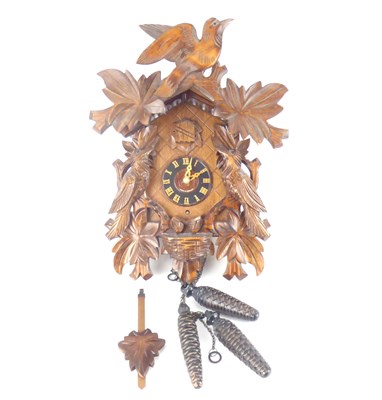 Lot 77 - A German 20th century cuckoo clock