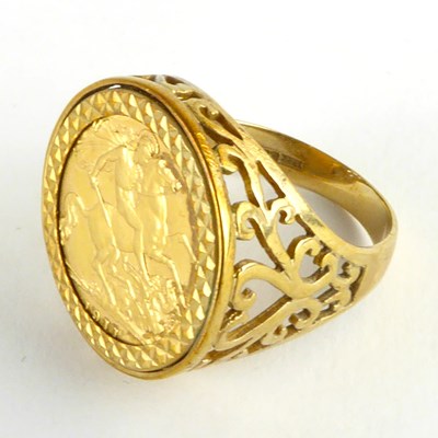 Lot 777 - A George V half sovereign 1911 mounted ring...