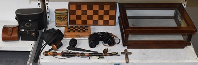 Lot 242 - A quantity of collectors' items to include...