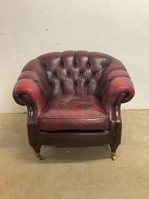 Lot 538 - A contemporary oxblood leather button...