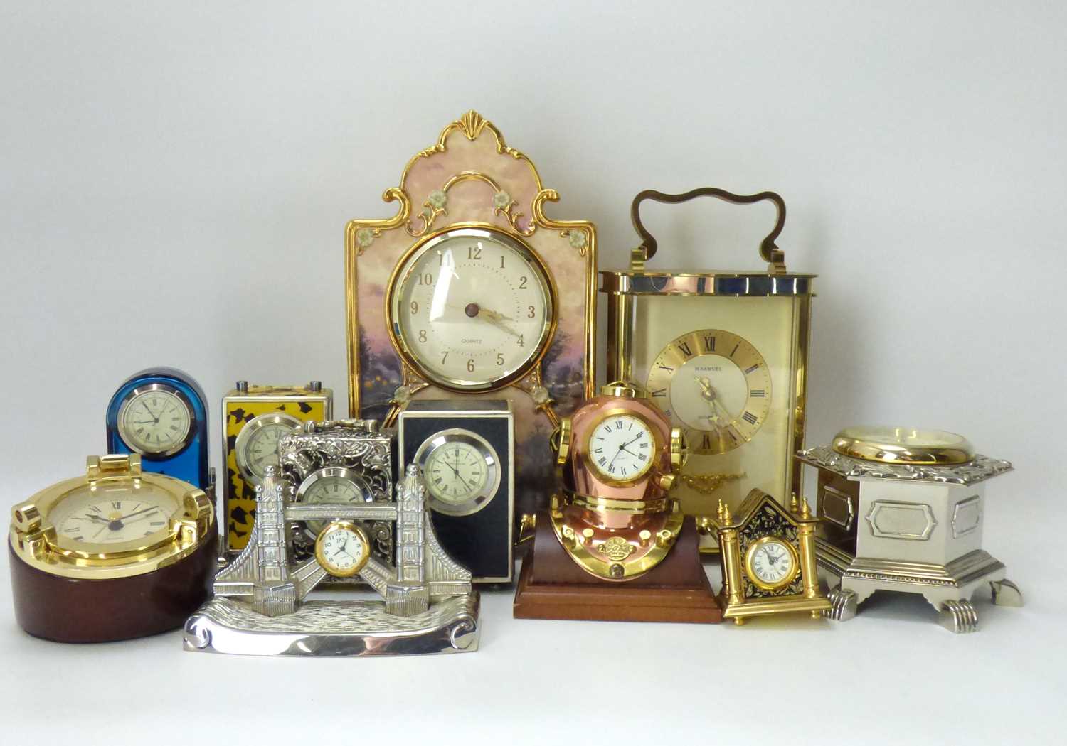 Lot 100 - Approximately eleven various decorative and
