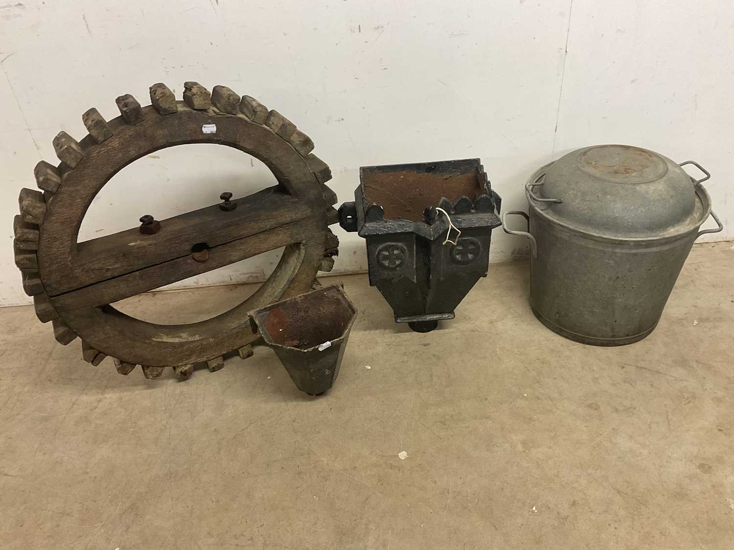 Lot 508 - A roof hopper, a wooden wheel set with teeth