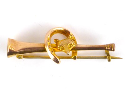 Lot 853 - A 9ct gold bar brooch in the form of a hunting...