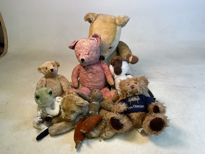 Lot 79 - A group of vintage and more modern teddy bears,...